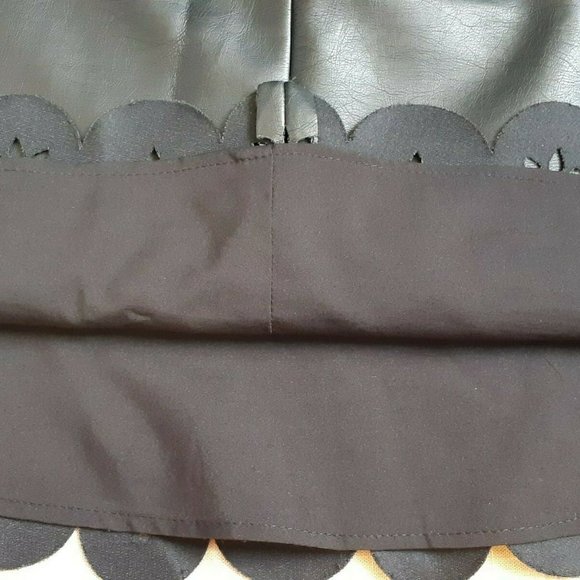 CLUB MONACO - FAUX LEATHER SHORT SKIRT - Picture 4 of 4